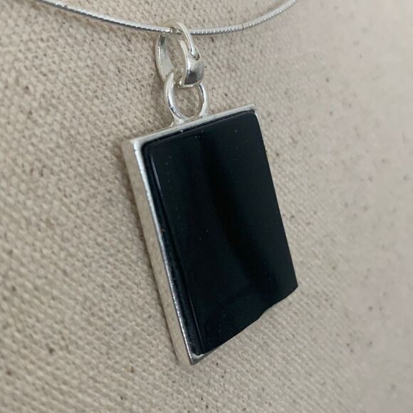 Black Pendant on Silver-Tone Omega Wire Choker – Faux Onyx Necklace 18” - Picture 8 of 9